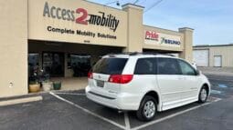 2010 Toyota Sienna XLE full