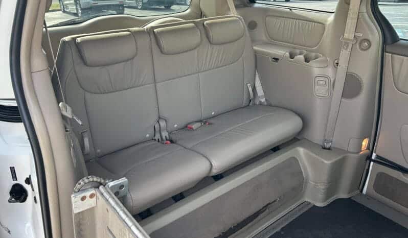 2010 Toyota Sienna XLE full