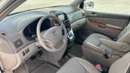 2010 Toyota Sienna XLE full