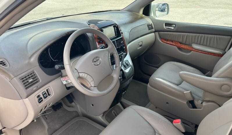 2010 Toyota Sienna XLE full