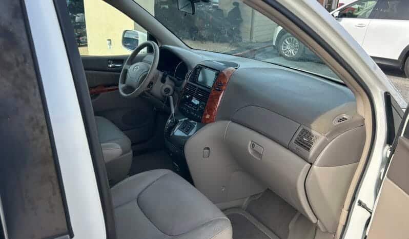 2010 Toyota Sienna XLE full