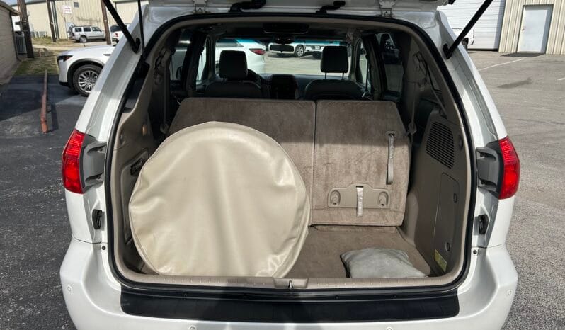 2010 Toyota Sienna XLE full