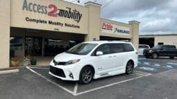 2018 Toyota Sienna SE full