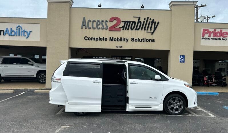 2018 Toyota Sienna SE full
