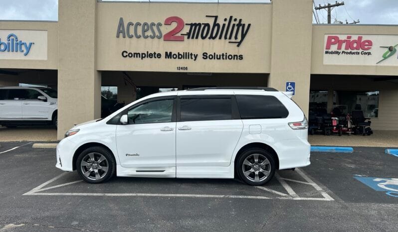 2018 Toyota Sienna SE full