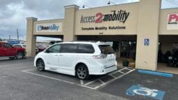 2018 Toyota Sienna SE full