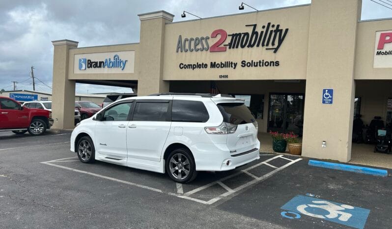 2018 Toyota Sienna SE full