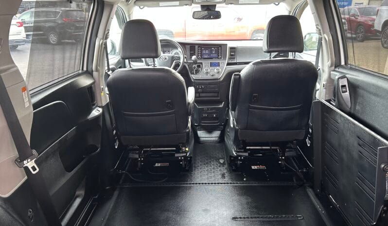 2018 Toyota Sienna SE full