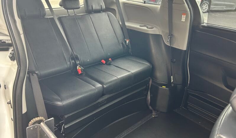 2018 Toyota Sienna SE full
