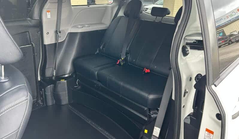 2018 Toyota Sienna SE full