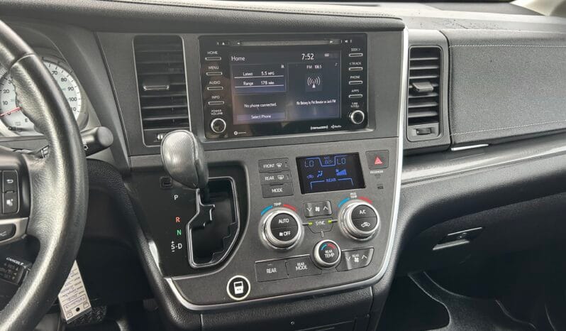2018 Toyota Sienna SE full