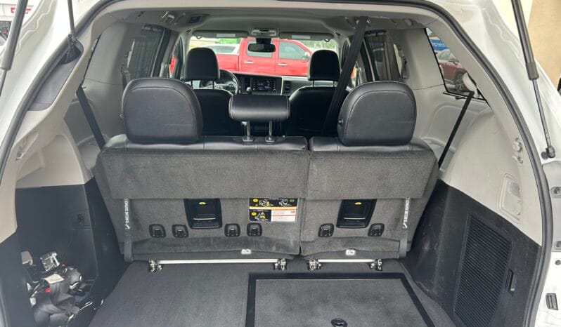 2018 Toyota Sienna SE full