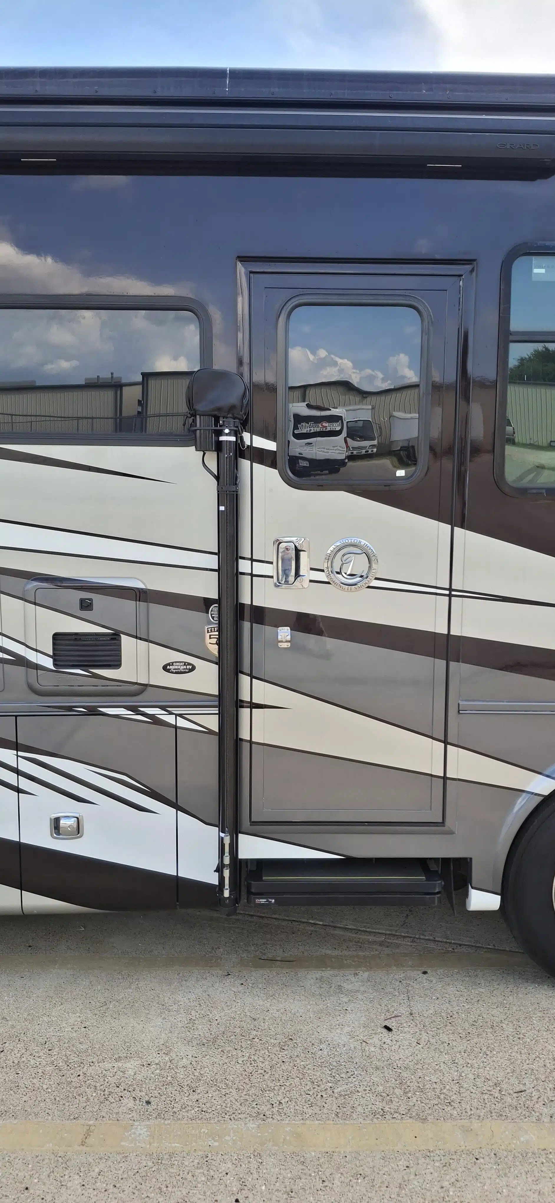 CoachLift RV Lift
