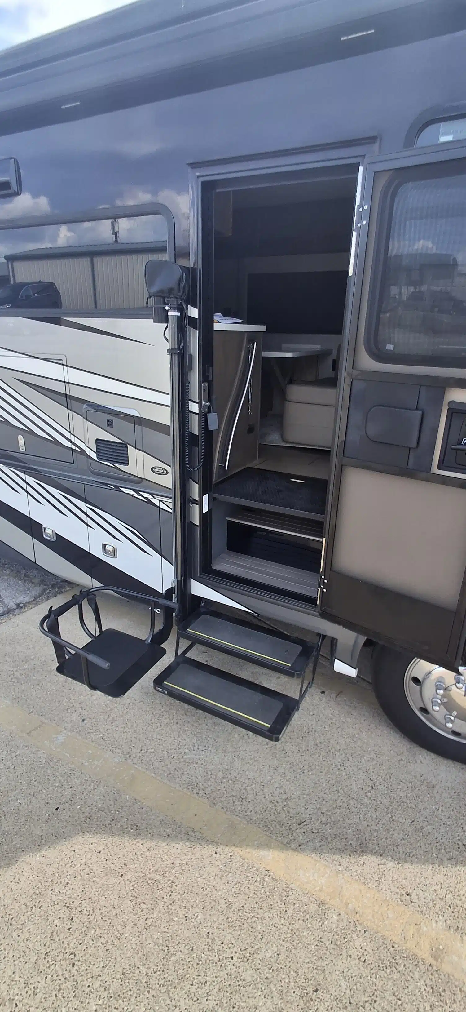 CoachLift RV Lift