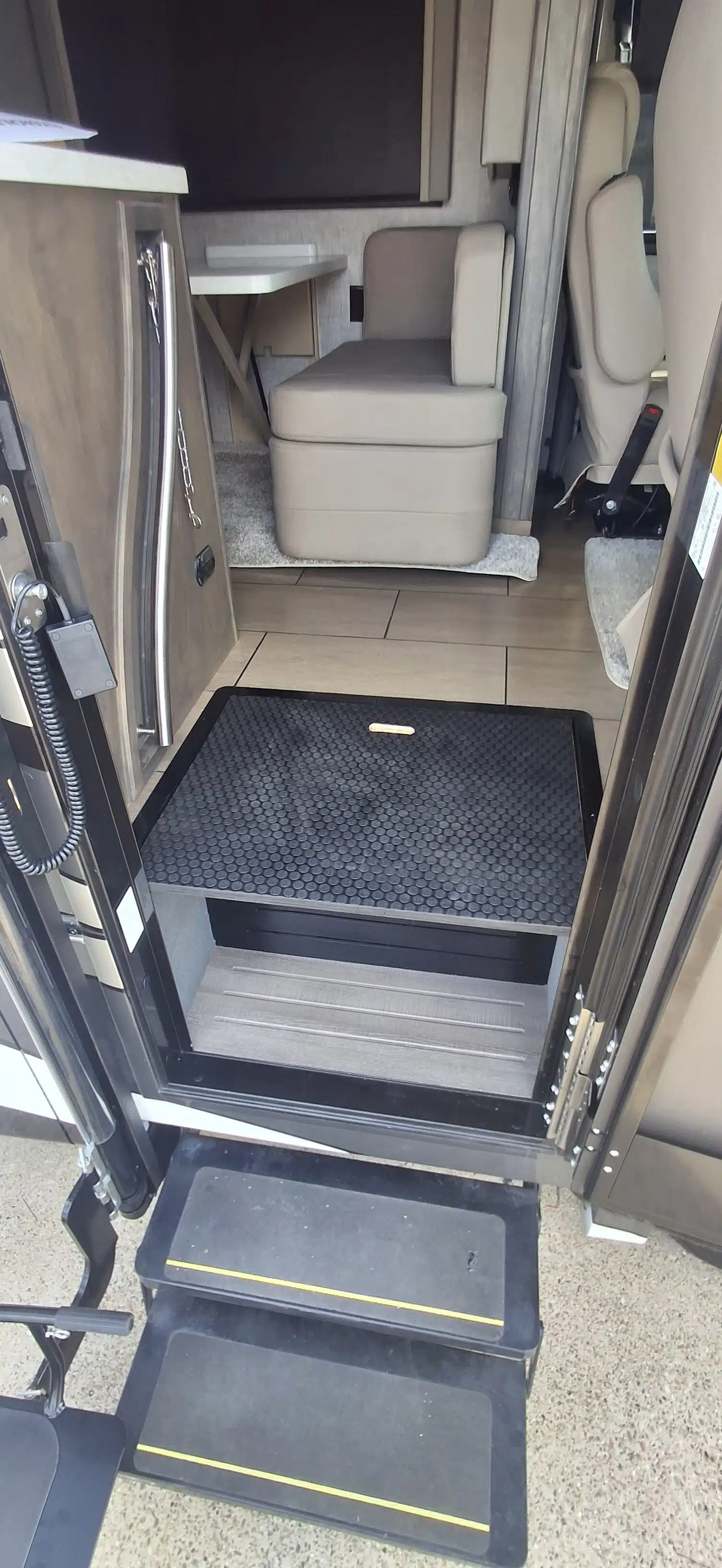 CoachLift RV Lift