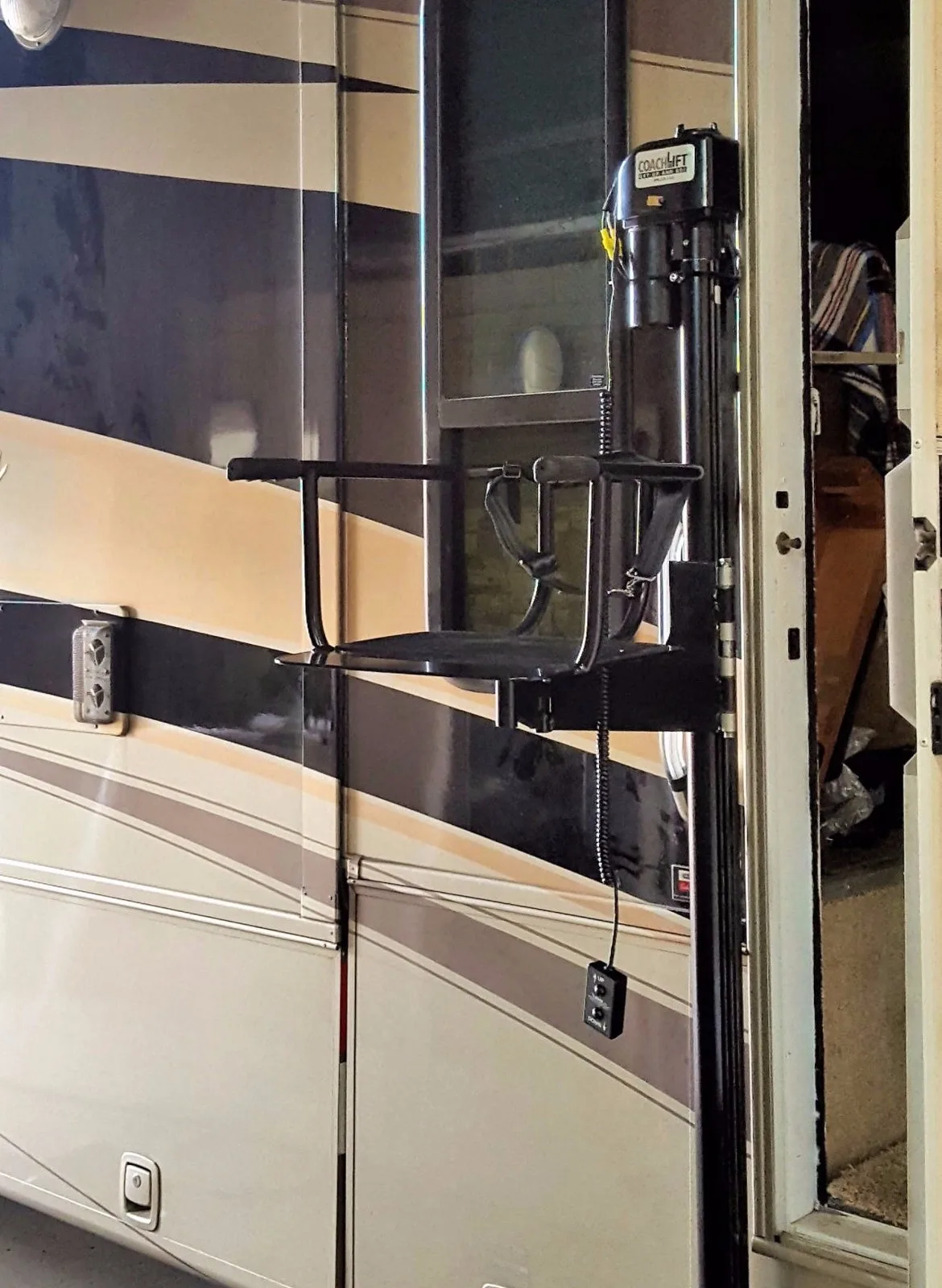 CoachLift RV Lift exterior mount on a Tiffin Allegro Bay